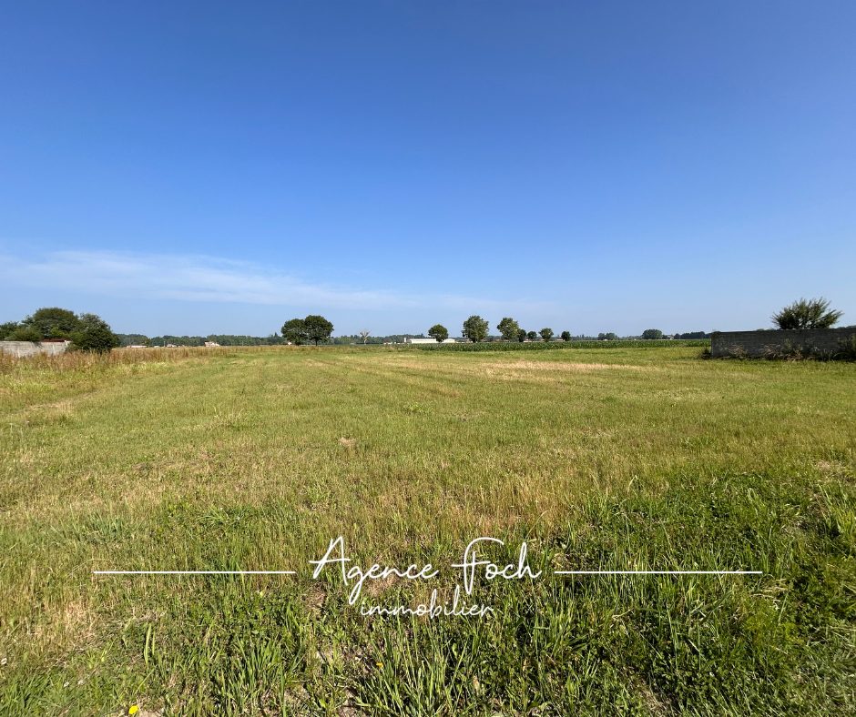 TERRAIN CONSTRUCTIBLE SITUÉ AU CALME 2