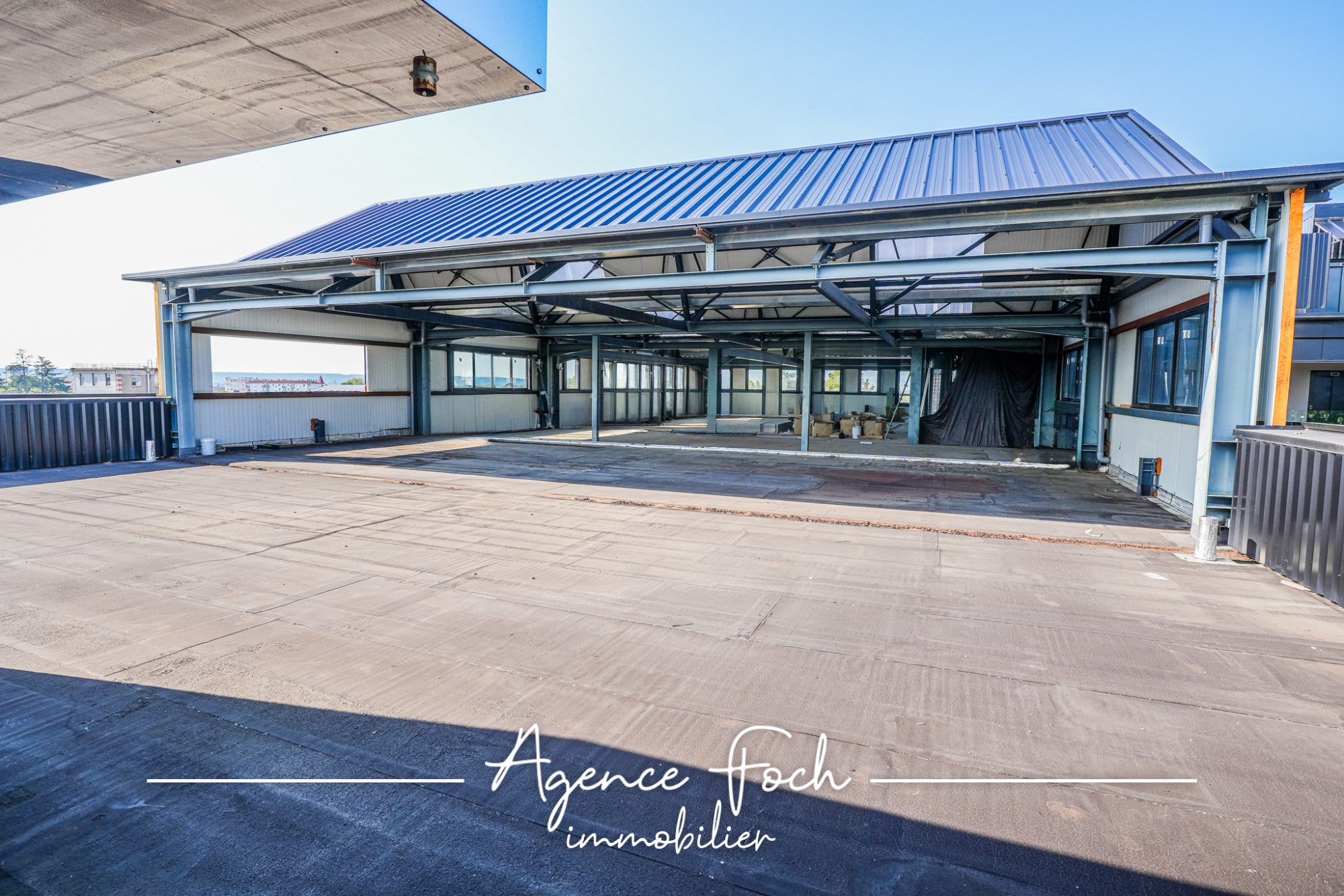 LOCAL PROFESSIONNEL À TARBES 1