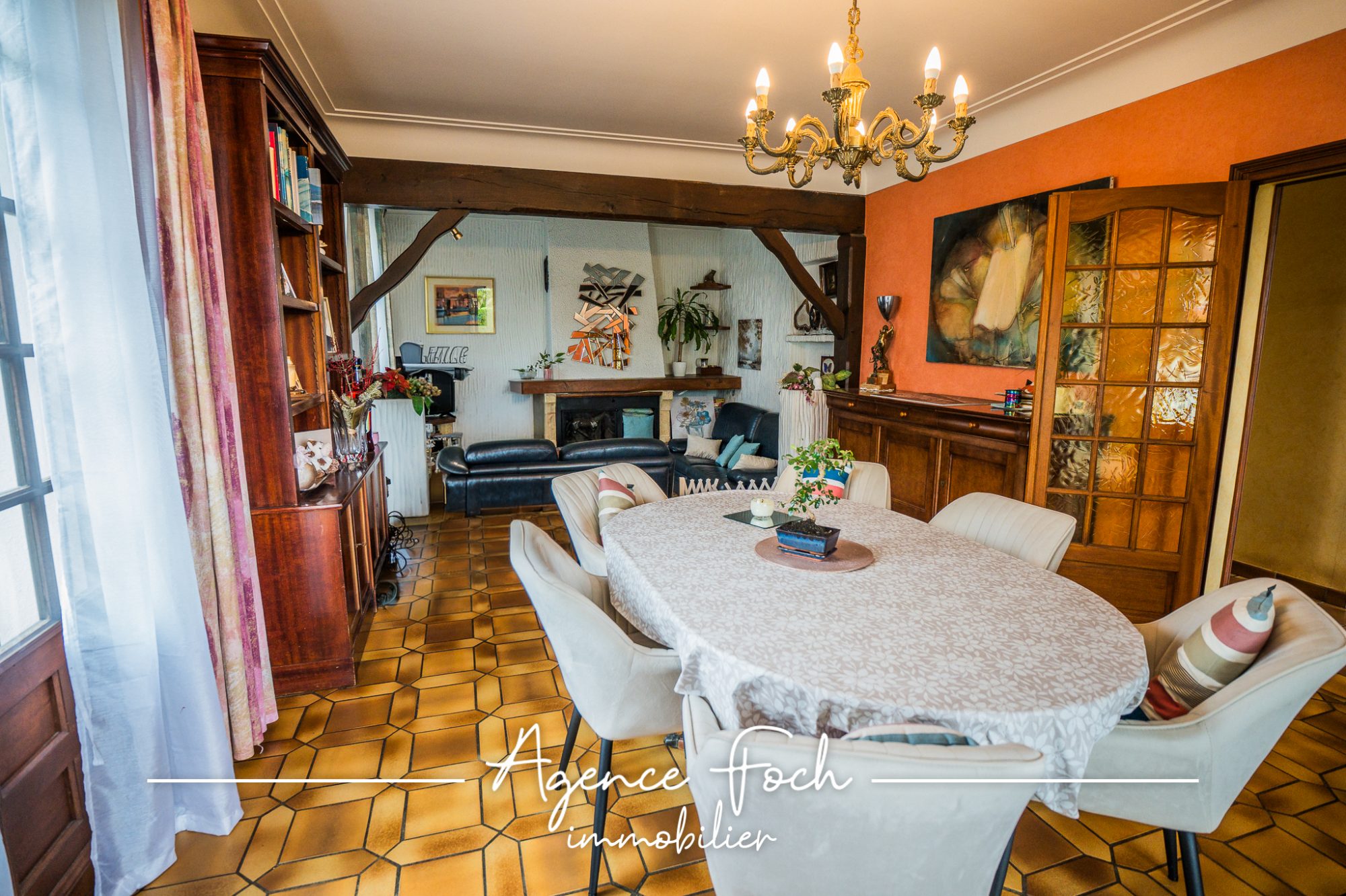 A VENDRE GRANDE MAISON, 5 PIÈCES, AVEC SOUS-SOL, GARAGE ET PISCINE 9