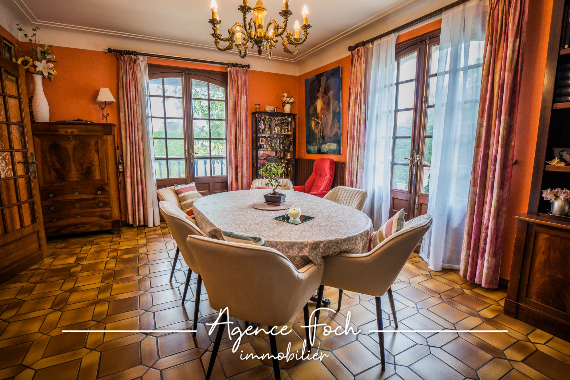 A VENDRE GRANDE MAISON, 5 PIÈCES, AVEC SOUS-SOL, GARAGE ET PISCINE 7