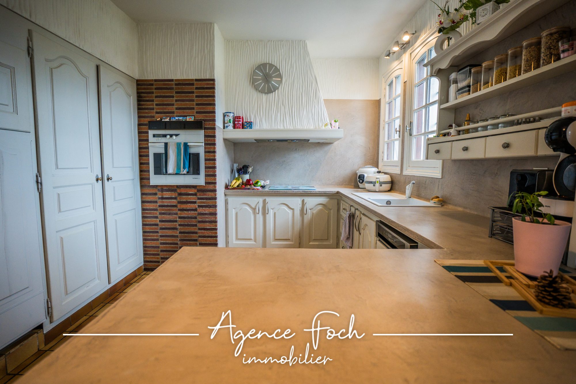 A VENDRE GRANDE MAISON, 5 PIÈCES, AVEC SOUS-SOL, GARAGE ET PISCINE 6