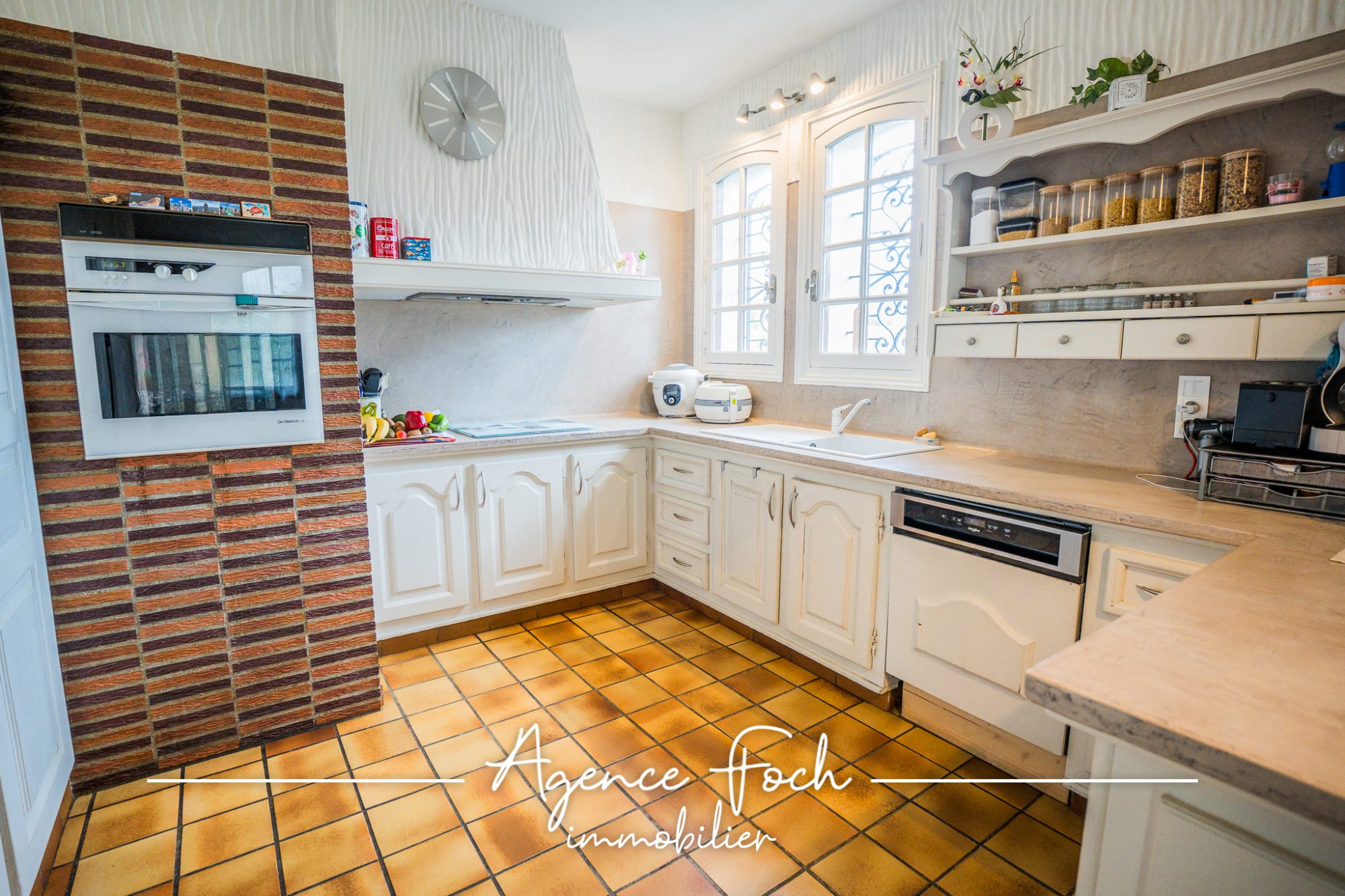 A VENDRE GRANDE MAISON, 5 PIÈCES, AVEC SOUS-SOL, GARAGE ET PISCINE 4