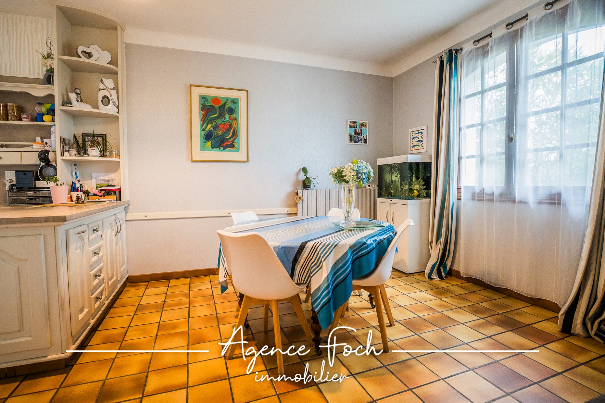 A VENDRE GRANDE MAISON, 5 PIÈCES, AVEC SOUS-SOL, GARAGE ET PISCINE 5