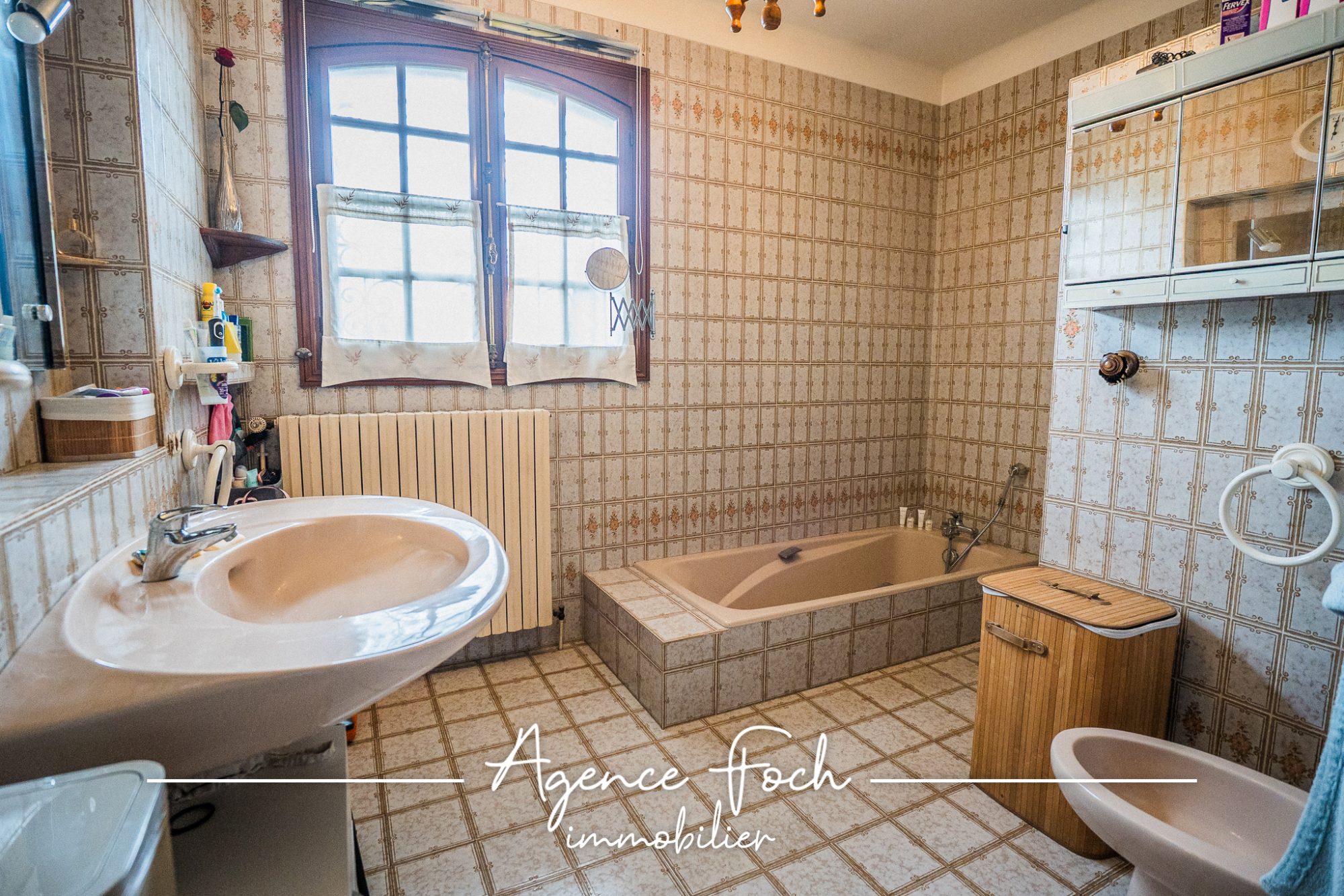 A VENDRE GRANDE MAISON, 5 PIÈCES, AVEC SOUS-SOL, GARAGE ET PISCINE 13