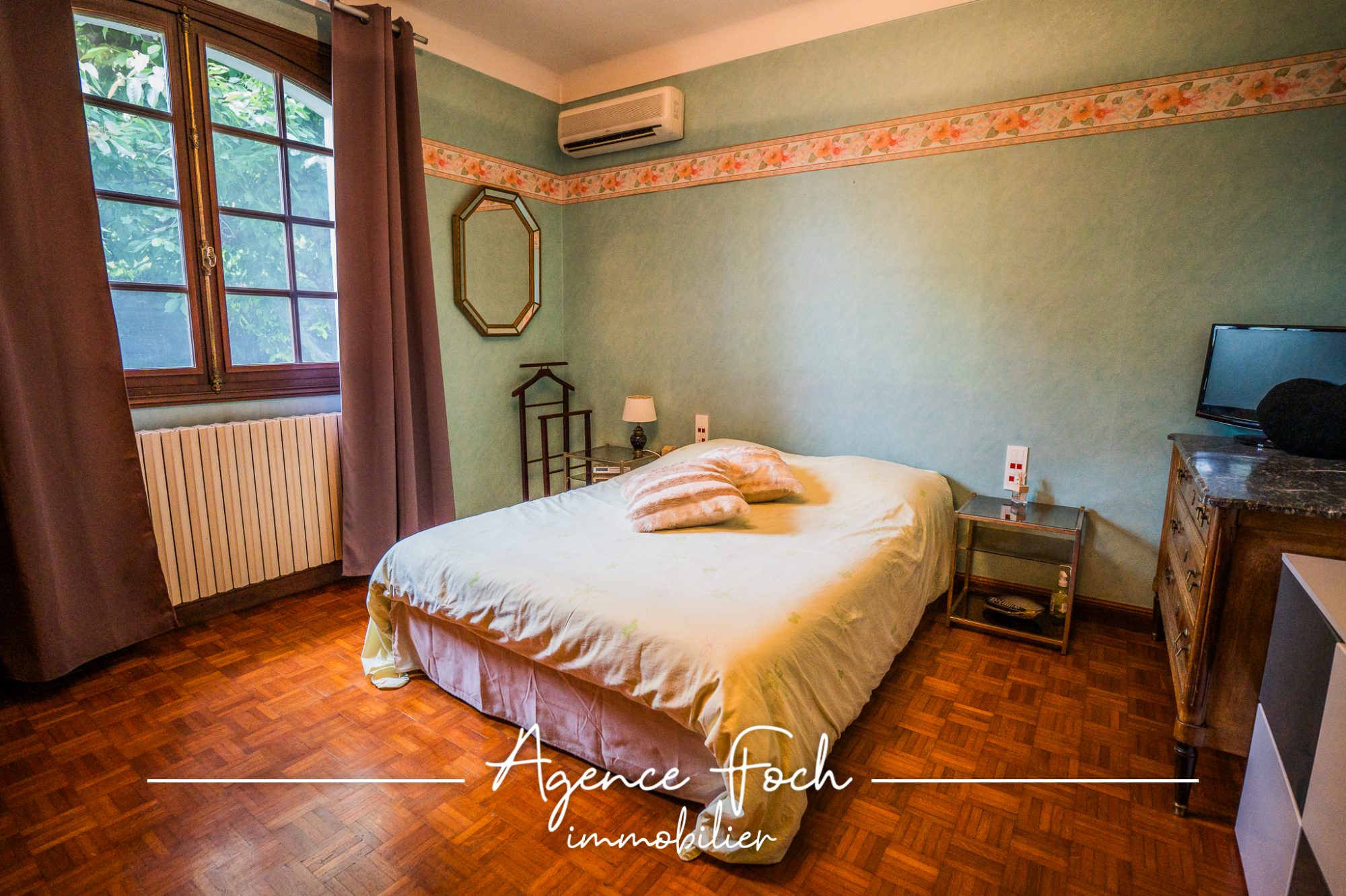 A VENDRE GRANDE MAISON, 5 PIÈCES, AVEC SOUS-SOL, GARAGE ET PISCINE 12