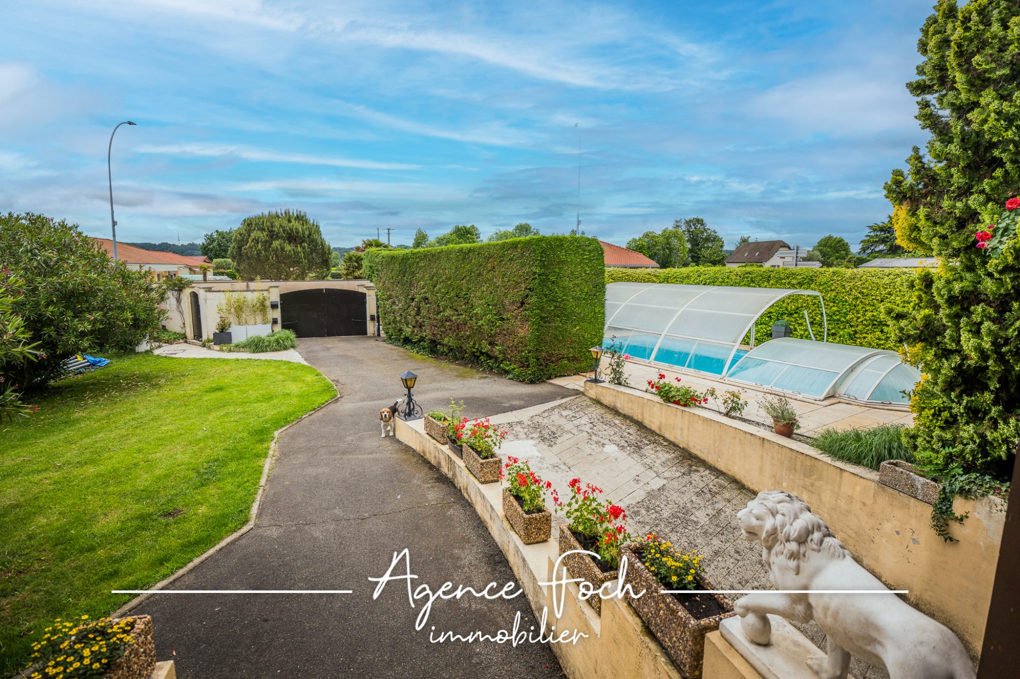 A VENDRE GRANDE MAISON, 5 PIÈCES, AVEC SOUS-SOL, GARAGE ET PISCINE 16