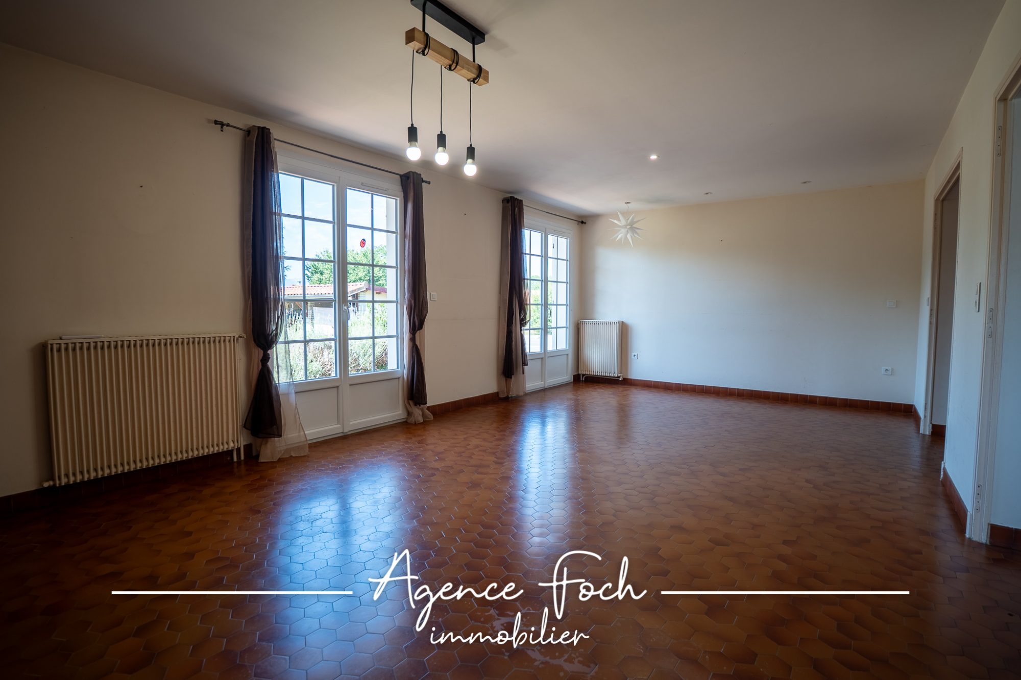 A VENDRE MAISON FAMILIALE AVEC HANGAR 1