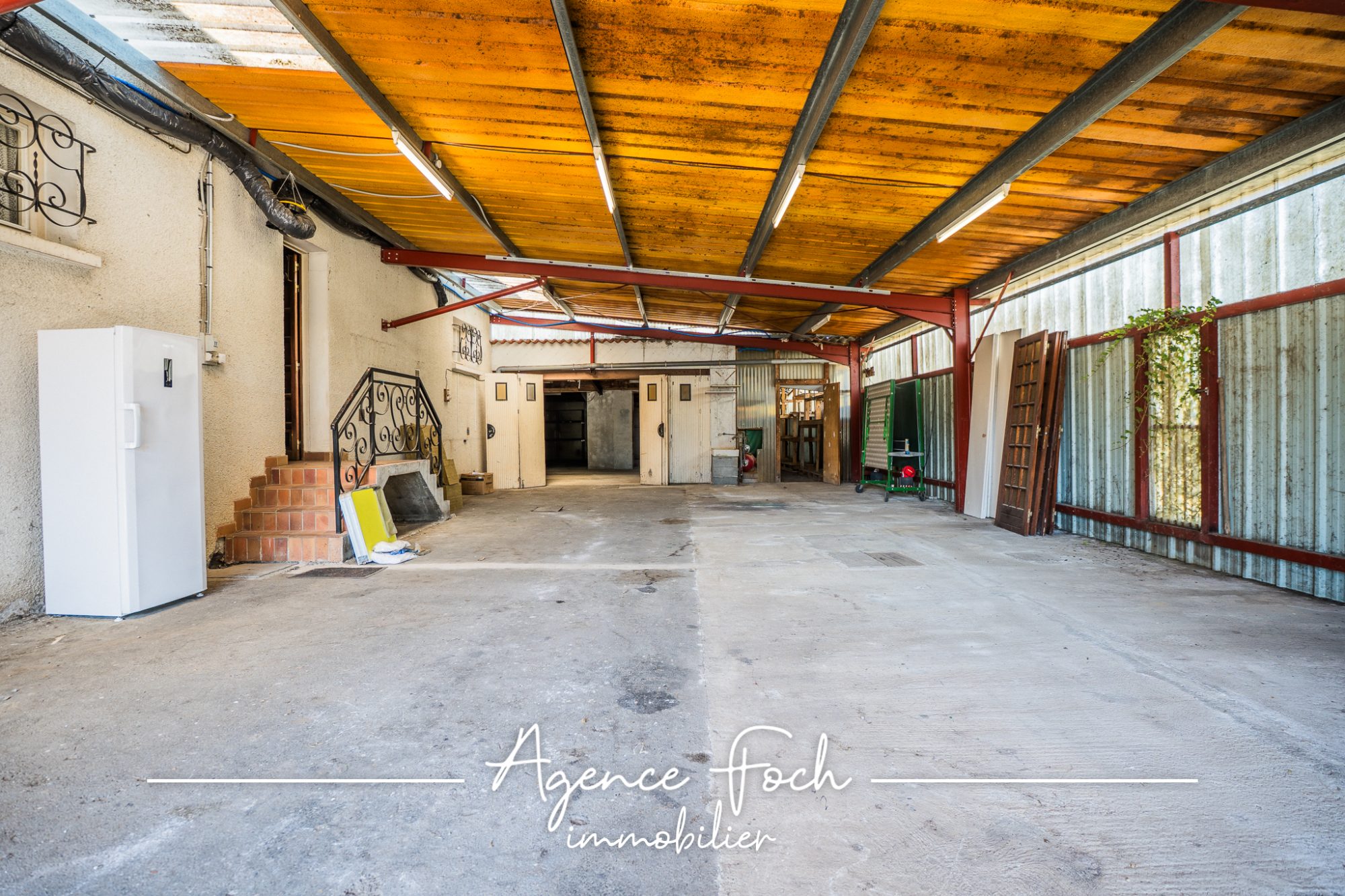 A VENDRE MAISON FAMILIALE AVEC HANGAR 10