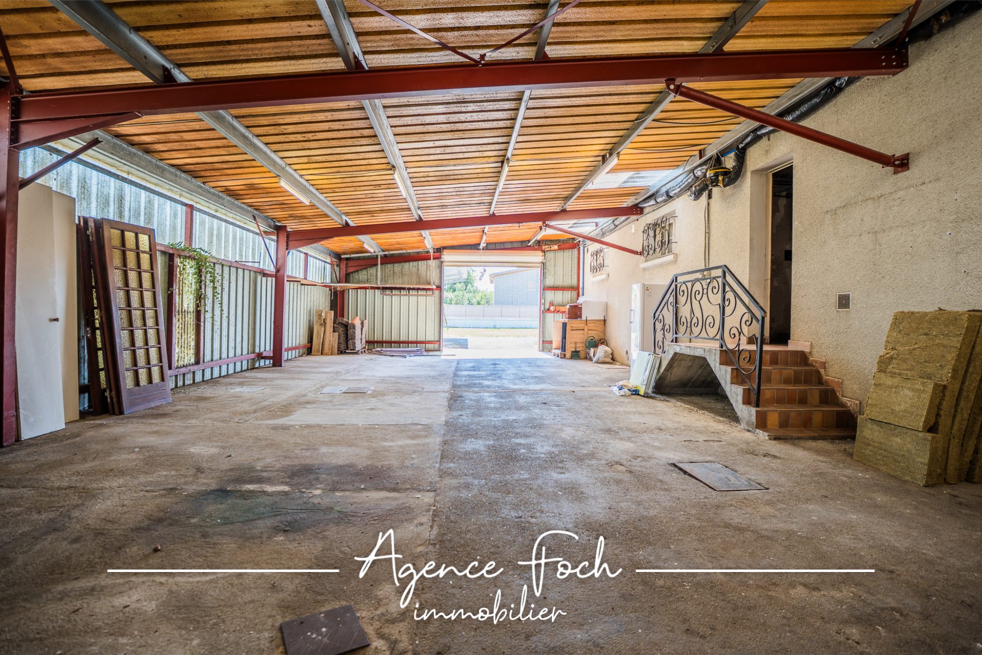A VENDRE MAISON FAMILIALE AVEC HANGAR 11