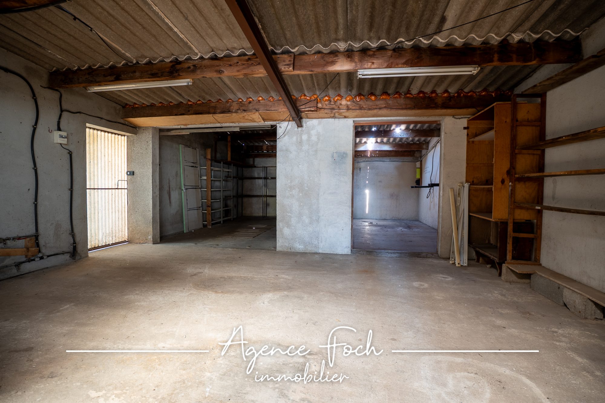 A VENDRE MAISON FAMILIALE AVEC HANGAR 12
