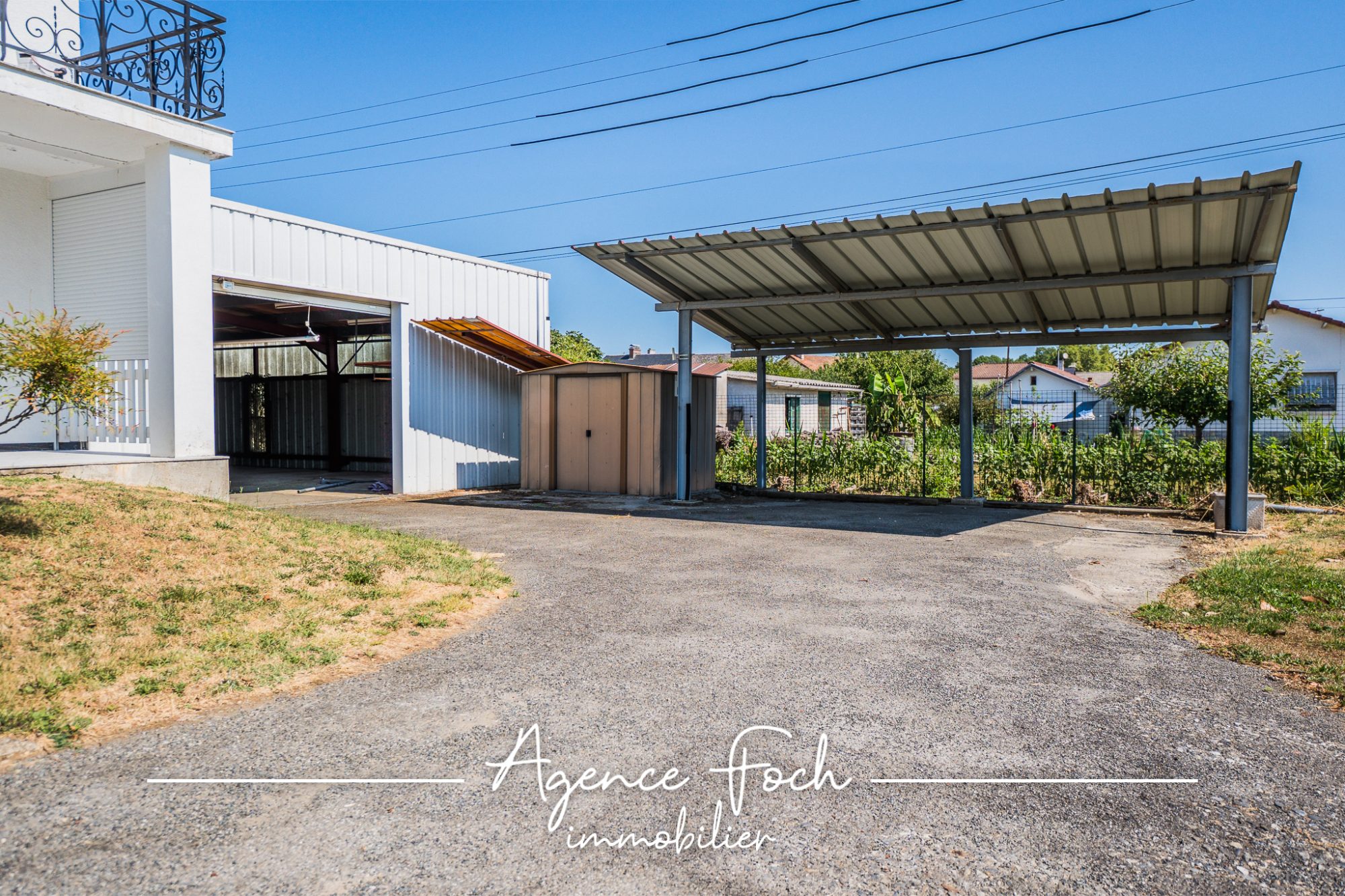 A VENDRE MAISON FAMILIALE AVEC HANGAR 14