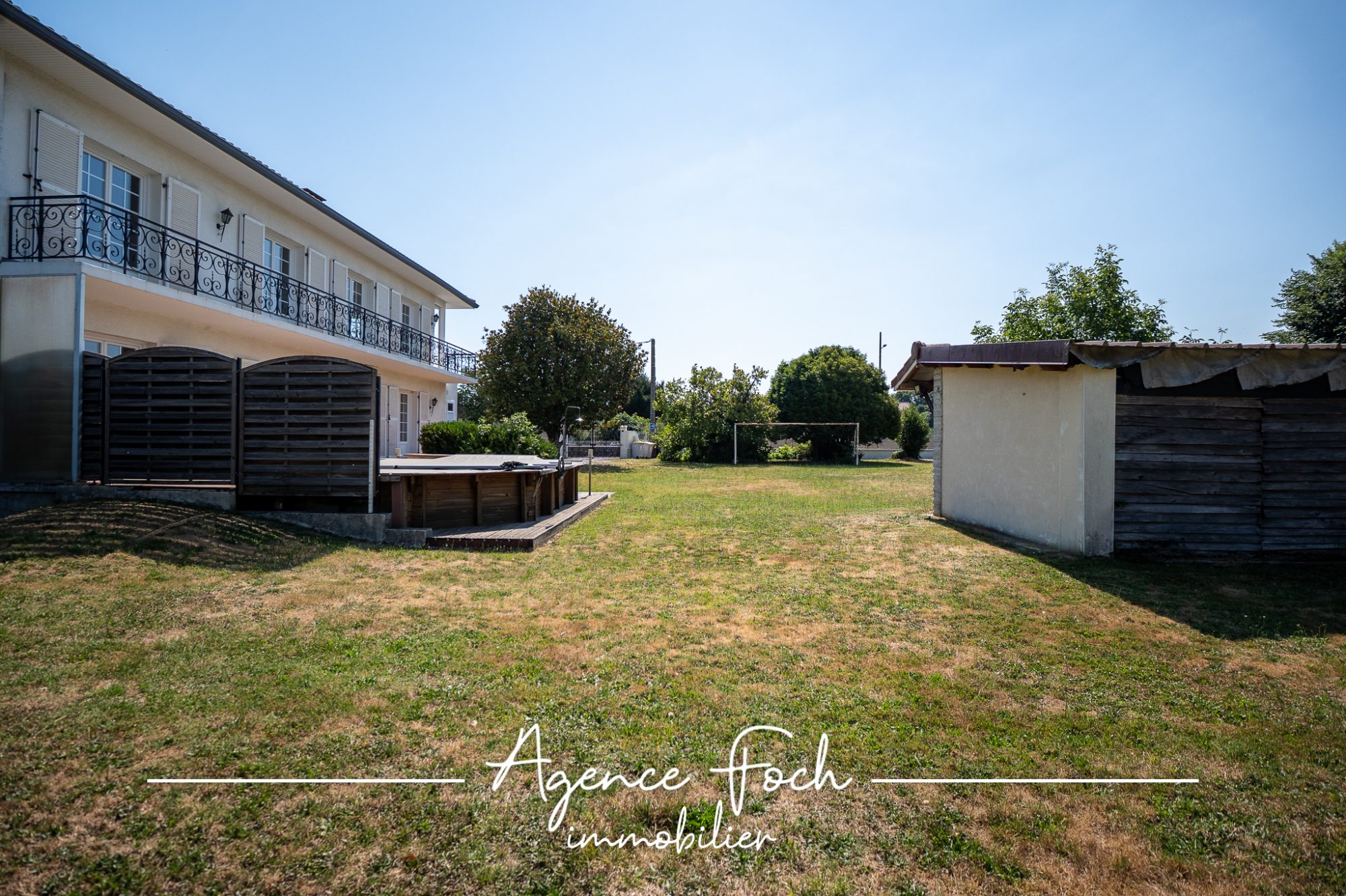 A VENDRE MAISON FAMILIALE AVEC HANGAR 16