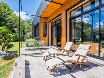 MAISON CONTEMPORAINE AVEC JARDIN ET PISCINE