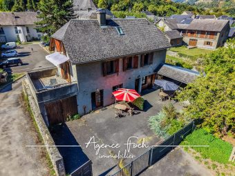 Maison avec 3 logements indépendants et grande dépendance à Campan